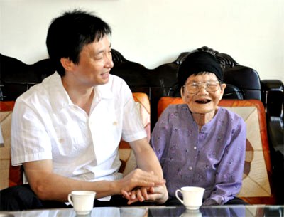 Agradecen a las personas con méritos revolucionarios